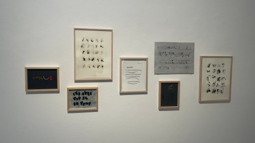 In Günter Noschs Zeichensystem.